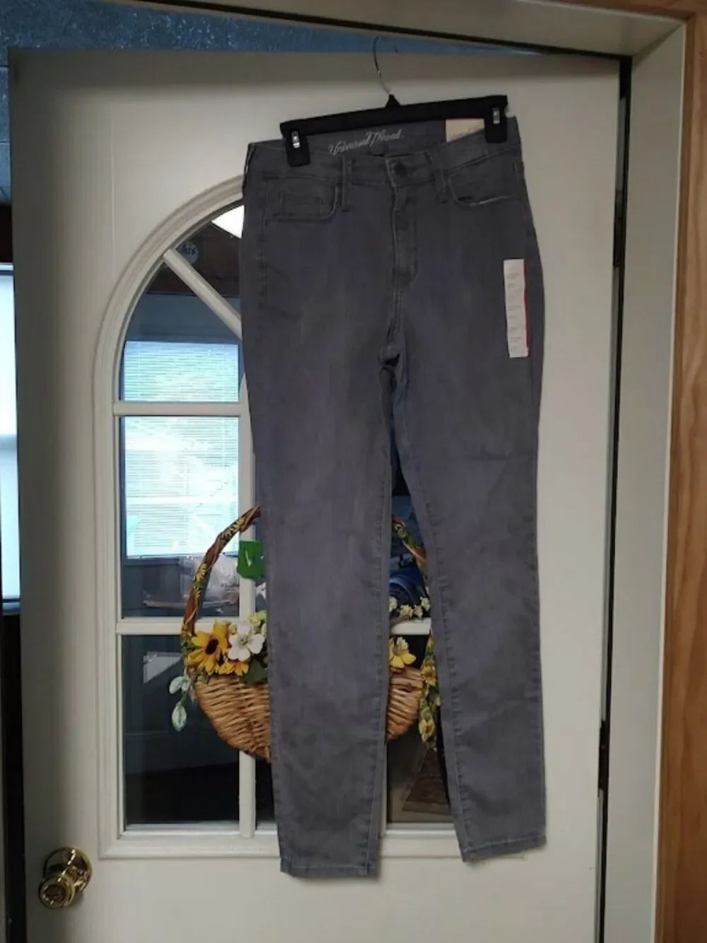 New Universal Thread Light Gray High Rise Skinny Jeans Size Women's 4